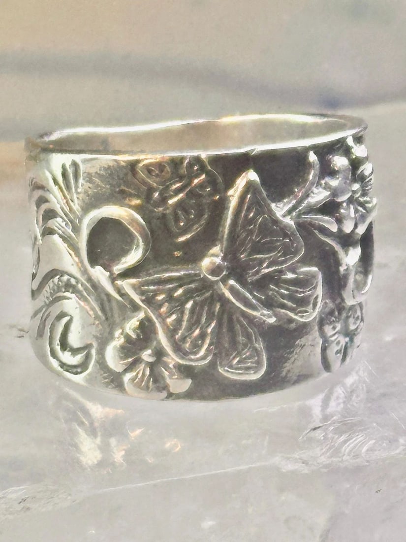 BUTTERFLY RING PAZ CIGAR BAND FLORAL FLOWERS ISRAEL SIZE 7 STERLING SILVER WOMEN: BUTTERFLY RING PAZ CIGAR BAND FLORAL FLOWERS ISRAEL SIZE 7 STERLING SILVER WOMEN Butterfly ring Paz cigar band floral flowers Israel size 7 sterling silver women Size 7 Weight. 7.1g Length 5/8" Thinne