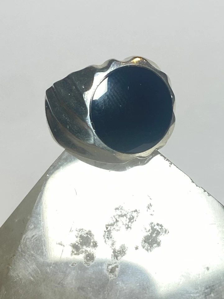 ONYX RING SOUTHWEST BAND STERLING SILVER BAND MEN WOMEN: ONYX RING SOUTHWEST BAND STERLING SILVER BAND MEN WOMEN onyx ring size 9 southwest band sterling silver band men women Size 9 Weight 9.7g Length 3/4" Width 3/4" Thinnest part of band 1/4"