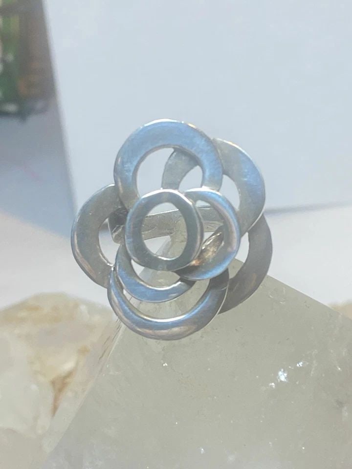 FLOWER RING FLORAL STERLING SILVER WOMEN GIRLS: FLOWER RING FLORAL STERLING SILVER WOMEN GIRLS Flower ring floral sterling silver women girls Size 5.75 Weight 8.9g Length 1. 1/4" Width 318" Thinnest back of band 5/32"