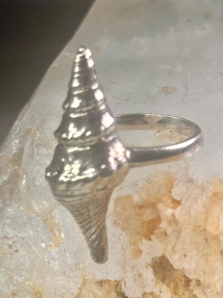 SHELL RING SIGN WASHED ASHORE BAND SNAIL SIZE 5.75 STERLING SILVER WOMEN: SHELL RING SIGN WASHED ASHORE BAND SNAIL SIZE 5.75 STERLING SILVER WOMEN Vintage Shell ring sign Washed Ashore band snail size 5.75 sterling silver women Size 5.75 Between a size 5.75 and a size 6 Wei