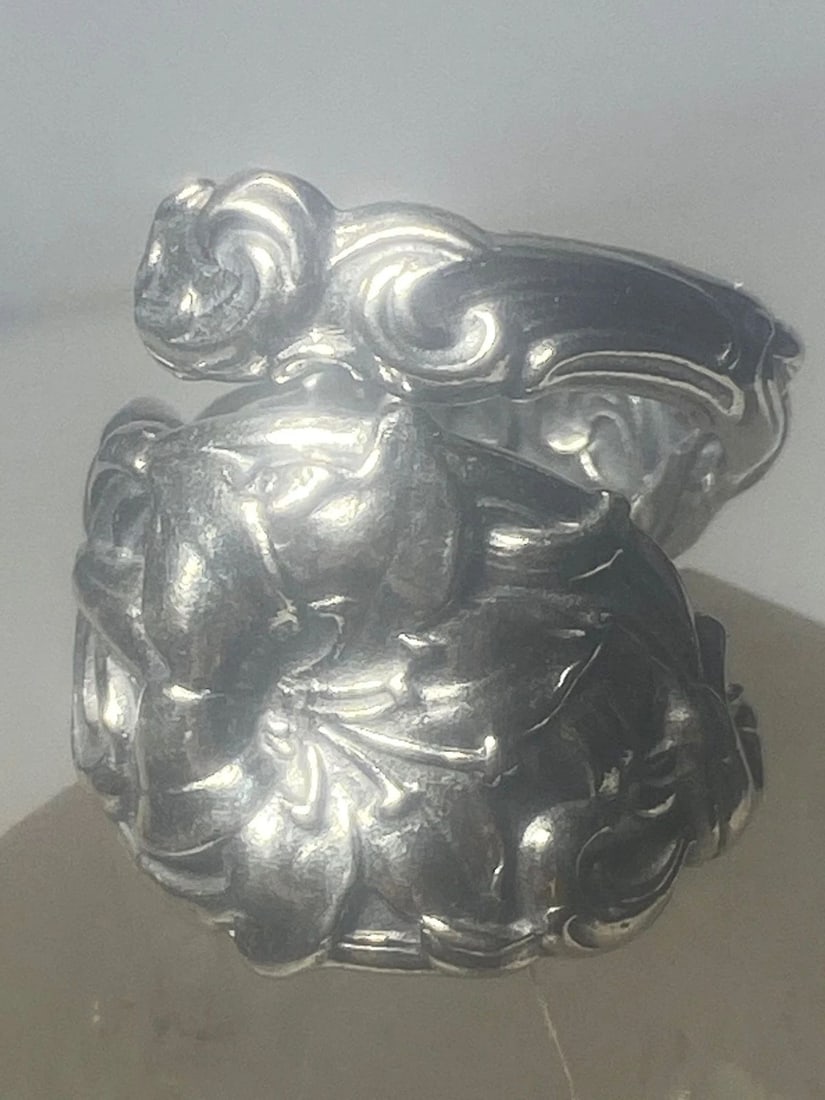 FLORAL SPOON RING FLOWERS BAND RING STERLING SILVER WOMEN GIRL: FLORAL SPOON RING FLOWERS BAND RING STERLING SILVER WOMEN GIRL Floral spoon ring flowers band ring sterling silver women girl Size 6.50 adjustable Weight 11.2g Widest 7/8" Thinnest part 1/8"