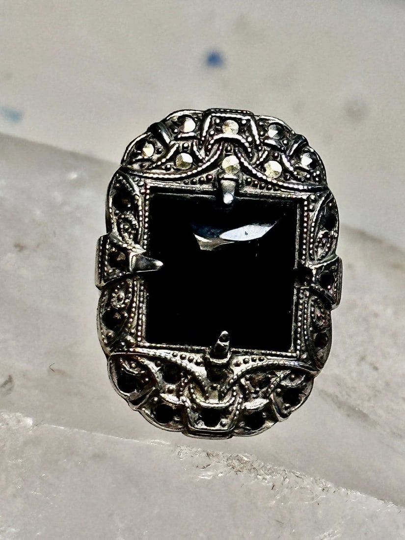 ONYX RING ART DECO SIZE 5.75 MRCASITES MOURNING STERLING SILVER WOMEN: ONYX RING ART DECO SIZE 5.75 MRCASITES MOURNING STERLING SILVER WOMEN Onyx ring Art Deco size 5.75 marcasites mourning sterling silver women AS IS - One side is missing the prong but stone is still st