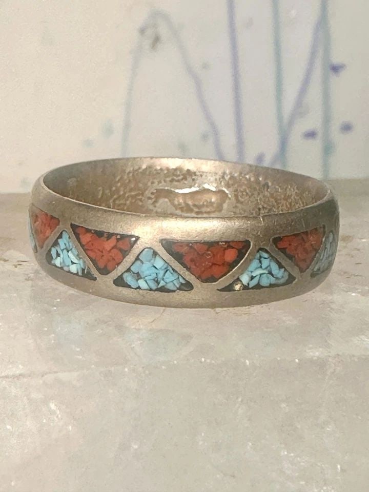 ZUNI RING TURQUOISE CORAL CHIPS WEDDING BAND SIZE 11.50 STERLING SILVER WOMEN ME: ZUNI RING TURQUOISE CORAL CHIPS WEDDING BAND SIZE 11.50 STERLING SILVER WOMEN ME Zuni ring turquoise coral chips wedding band size 11.50 sterling silver women men Size 11.5 Weight 3.2g Width 1/4"