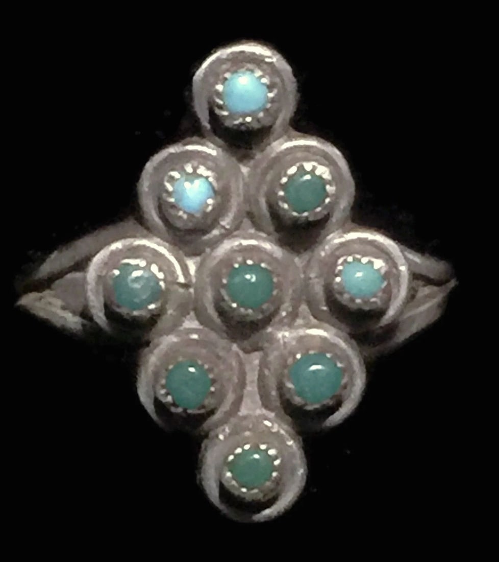 VINTAGE STERLING SILVER SOUTHWEST PETITE POINT TURQUOISE PINKY RING SIZE 4.5 2.6: VINTAGE STERLING SILVER SOUTHWEST PETITE POINT TURQUOISE PINKY RING SIZE 4.5 2.6 Vintage Sterling Silver Southwest Tribal Turquoise Ring Diamond Shaped Petite Point Size 4.5 Weight 2.6g<