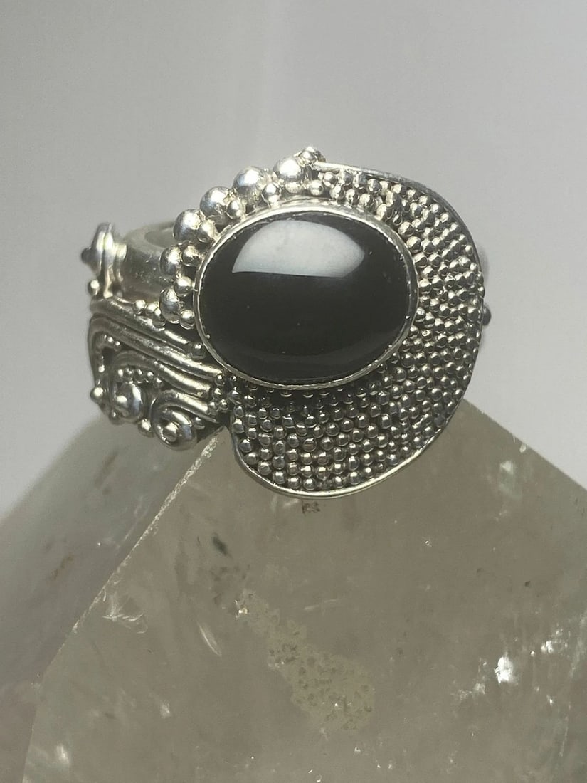 ONYX RING SOUTHWEST BAND STERLING SILVER WOMEN: ONYX RING SOUTHWEST BAND STERLING SILVER WOMEN Onyx ring southwest band sterling silver women Size 9.75 Weight 14.3g Widest part 3/4" Thinnest back of band 1/4"