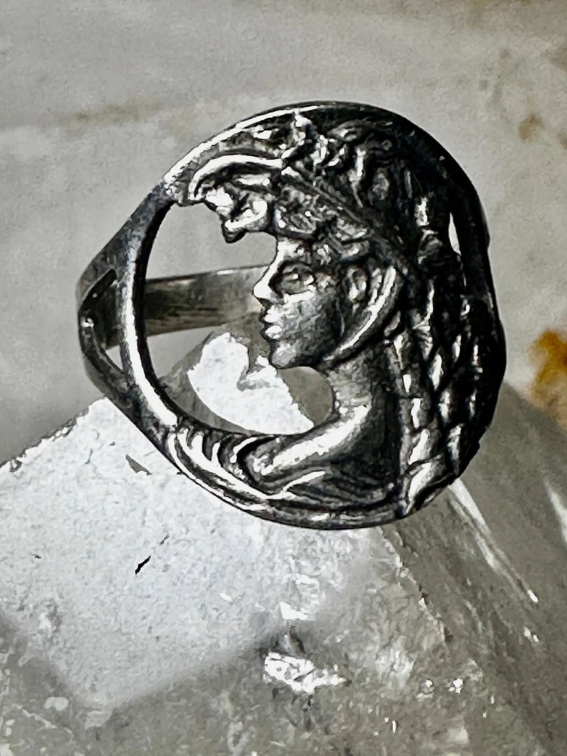 LADY FACE RING SIZE 4.50 ART DECO STERLING SILVER BAND WOMEN: LADY FACE RING SIZE 4.50 ART DECO STERLING SILVER BAND WOMEN Lady face ring size 4.50 Art Deco sterling silver band women Size 4.50 Weight 2.6g Width. 5/8" Thinnest part of band 1/8"