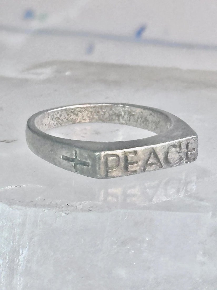 PEACE RING CROSS BAND SIZE 6.75 STERLING SILVER WOMEN MEN: PEACE RING CROSS BAND SIZE 6.75 STERLING SILVER WOMEN MEN Peace Ring Cross band size 6.75 sterling silver women men Size 6.75 Weight 3.1g Width 5/32" Thinnest part of band 1/8"