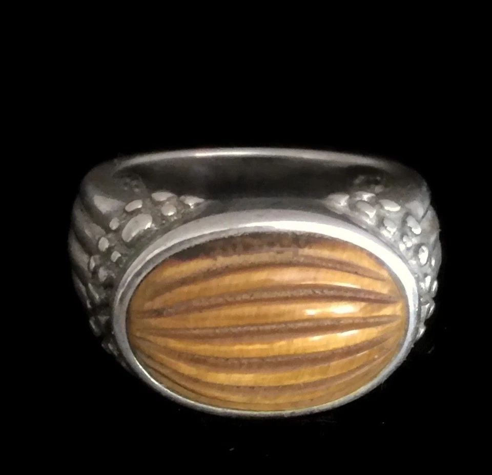 VINTAGE STERLING SILVER FLUTED TIGER EYE RING SIZE 6 7.2G WOMEN: VINTAGE STERLING SILVER FLUTED TIGER EYE RING SIZE 6 7.2G WOMEN Vintage Sterling Silver Tiger Eye Ring Size 6 Between a Size 5.75 and a Size 6 Weight 7.2g Widest Part of Band