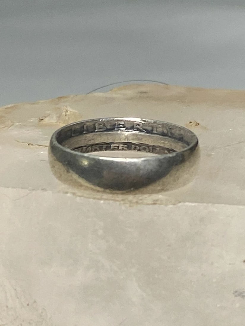 QUARTER DOLLAR RING 1934 TRENCH ART BAND LIBERTY UNITED STATES STERLING SILVER W: QUARTER DOLLAR RING 1934 TRENCH ART BAND LIBERTY UNITED STATES STERLING SILVER W Quarter Dollar ring 1934 trench art band Liberty United States women pinky Size 5.50 Weight 3.1g Band Width 3/16""