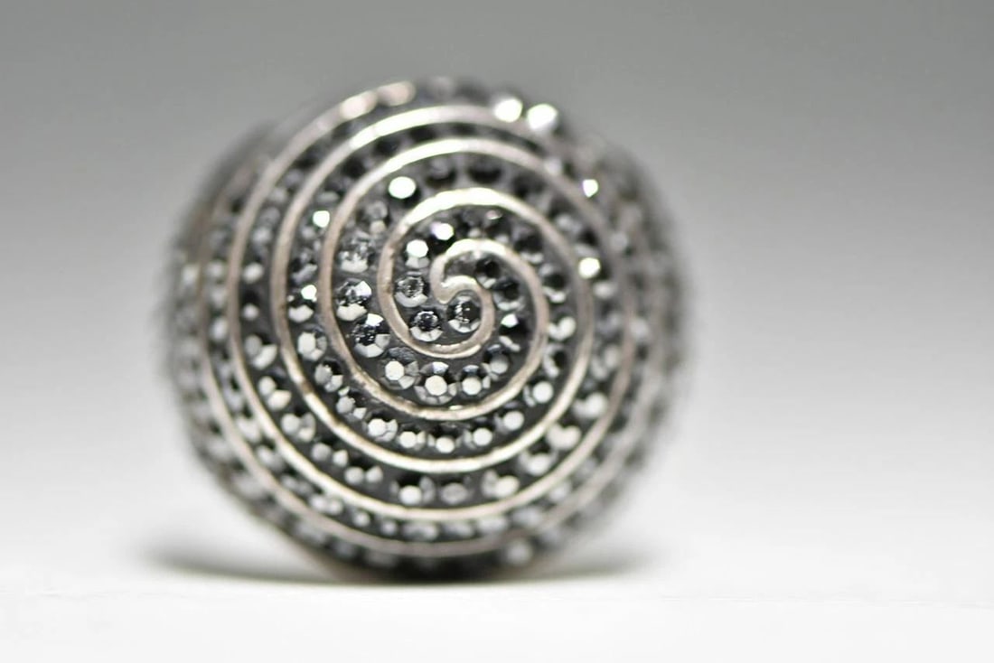 DOME RING ART DECO SPIRAL COCKTAIL BUBBLE BLACK CRYSTALS STERLING SILVER WOMEN: DOME RING ART DECO SPIRAL COCKTAIL BUBBLE BLACK CRYSTALS STERLING SILVER WOMEN Dome ring Art Deco spiral cocktail bubble black crystals sterling silver women Size 8.75 Between a Size 8.75 and Size 9 W