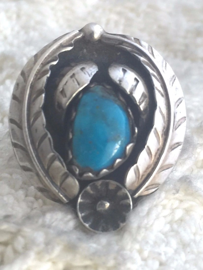 VINTAGE STERLING SILVER TURQUOISE SOUTHWEST RING SIZE 3.5 5.5G PINKIE TRIBAL: VINTAGE STERLING SILVER TURQUOISE SOUTHWEST RING SIZE 3.5 5.5G PINKIE TRIBAL Vintage Sterling Silver Turquoise Southwest Ring Size 3.5 Weight 5.5g Length 1 1/16" Width 7/8" Free First Clas