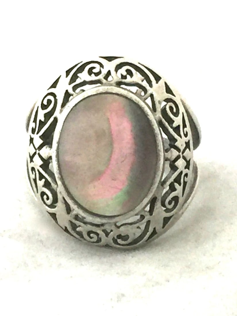VINTAGE STERLING SILVER ABALONE RING SIZE 8.5: VINTAGE STERLING SILVER ABALONE RING SIZE 8.5 Vintage Sterling Silver Abalone Ring Size 8.5 Free First Class shipping and postal insurance is included. If you want to upgrade to priority kindly pay an