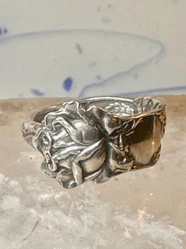ROSE SPOON RING SIZE 7.50 FLOWER ROSE FLORAL BAND STERLING SILVER WOMEN GIRLS: ROSE SPOON RING SIZE 7.50 FLOWER ROSE FLORAL BAND STERLING SILVER WOMEN GIRLS Rose spoon ring flower rose floral band sterling silver women Size 7.50 adjustable Weight 4.9g Length 1/2" Thinnest back o
