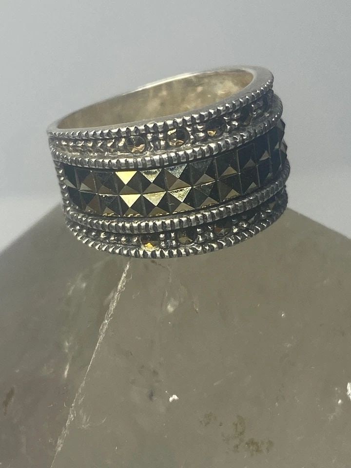JUDITH JACK RING MARCASITE CIGAR BAND STERLING SILVER WOMEN GIRLS: JUDITH JACK RING MARCASITE CIGAR BAND STERLING SILVER WOMEN GIRLS Judith Jack ring marcasite cigar band sterling silver women girls Size 4.75 Weight 5.2g Widest part 7/16" Thinnest part of band 1/4"