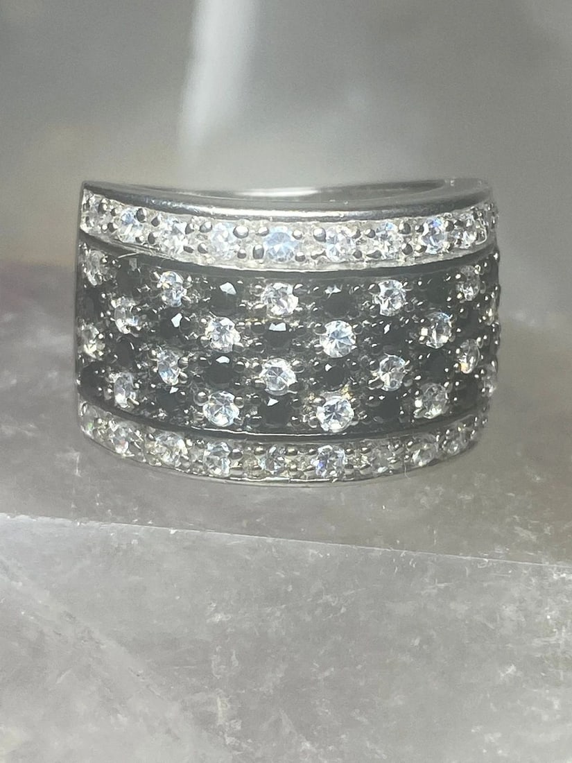 CHECKERBOARD RING SIZE 5.50 COCKTAIL BAND STERLING SILVER WOMEN GIRLS: CHECKERBOARD RING SIZE 5.50 COCKTAIL BAND STERLING SILVER WOMEN GIRLS Checkerboard ring cocktail band sterling silver women girls Size 5.50 Between a size 5.50 and a size 5.75 Weight 7.6g Length. 7/16