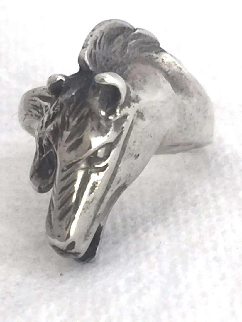VINTAGE STERLING SILVER HORSE RING SIZE 4.25 4.8G PINKIE: VINTAGE STERLING SILVER HORSE RING SIZE 4.25 4.8G PINKIE Vintage Sterling Silver Horse Ring Size 4.25 Weight 4.8g Widest Part of the Band 27/32" Narrowest Part of the Band 1/8" Free First Class shippi