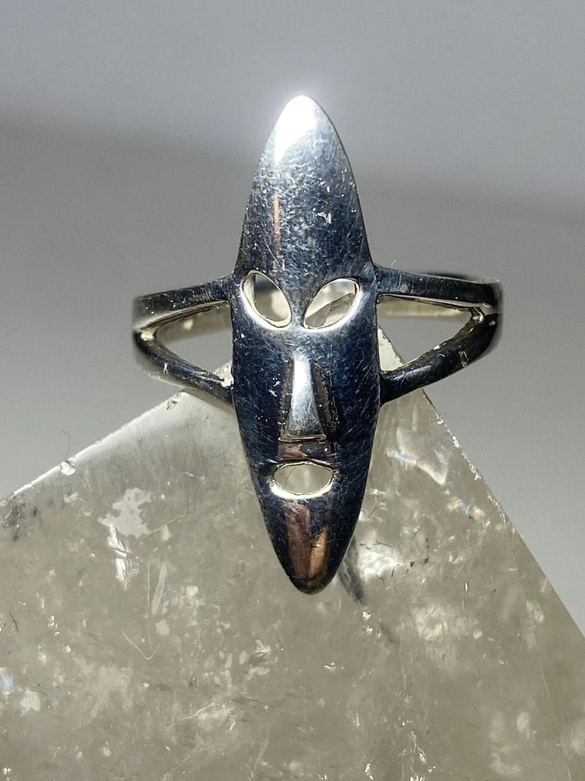 LONG FACE RING MASK TRIBAL BAND STERLING SILVER WOMEN GIRLS: LONG FACE RING MASK TRIBAL BAND STERLING SILVER WOMEN GIRLS long face ring mask tribal band sterling silver women girls Size 8.75 Between a size 8.75 and a size 9 Weight 3.3g Length 1" Width 3/8" Thin