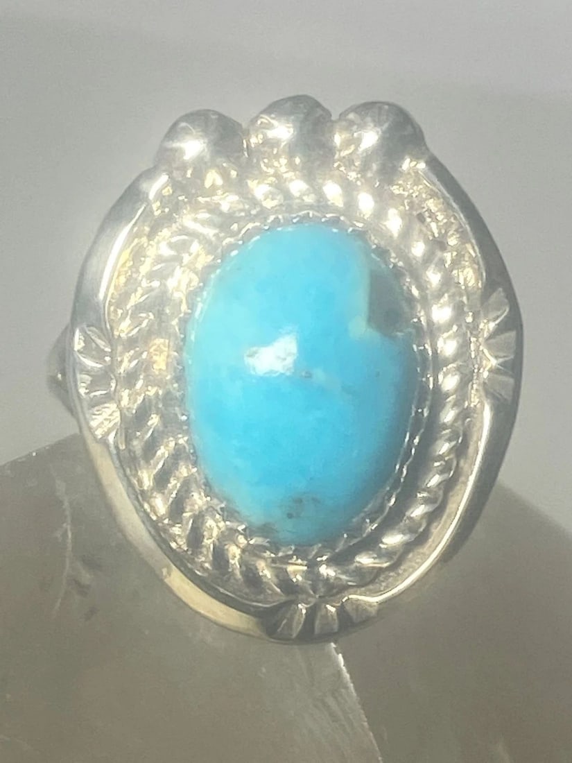 TURQUOISE RING SOUTHWEST STERLING SILVER WOMEN GIRLS: TURQUOISE RING SOUTHWEST STERLING SILVER WOMEN GIRLS Turquoise ring southwest sterling silver women girls Size 7.75 Between a size 7.75 and a size 8 Weight 6g Length 15/16" Widest 3/4" Thinnest part 1