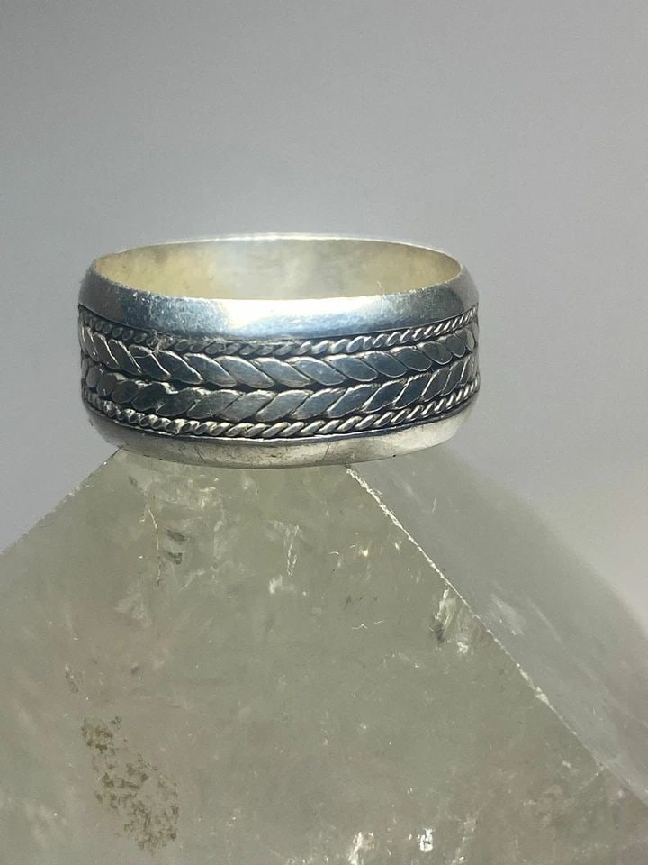 KNOT RING HERRINGBONE WOVEN ROPE STERLING SILVER BIKER BAND MEN WOMEN: KNOT RING HERRINGBONE WOVEN ROPE STERLING SILVER BIKER BAND MEN WOMEN Knot ring herringbone woven rope sterling silver biker band men women Size 9 Weight 3.8g Band Width 1/4"