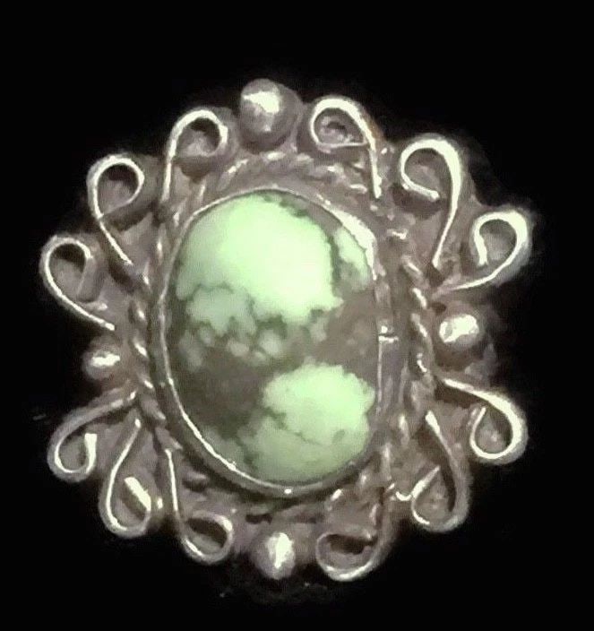 VINTAGE STERLING SILVER SOUTHWEST RING TURQUOISE SIZE 3.25 6.9G CHILDREN PINKY: VINTAGE STERLING SILVER SOUTHWEST RING TURQUOISE SIZE 3.25 6.9G CHILDREN PINKY Vintage Sterling Silver Southwest Tribal Turquoise Ring Children or Pinky Size 3.25 Weight 6.9g Length 7/8" Width 7/8"