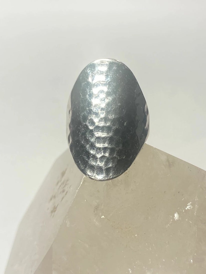 KNUCKLE RING CIGAR BAND HAMMERED STERLING SILVER WOMEN GIRLS: KNUCKLE RING CIGAR BAND HAMMERED STERLING SILVER WOMEN GIRLS Knuckle ring cigar band hammered sterling silver women girls Size 7 Weight. 3.8g Length 1" Thinnest part of band 1/8"