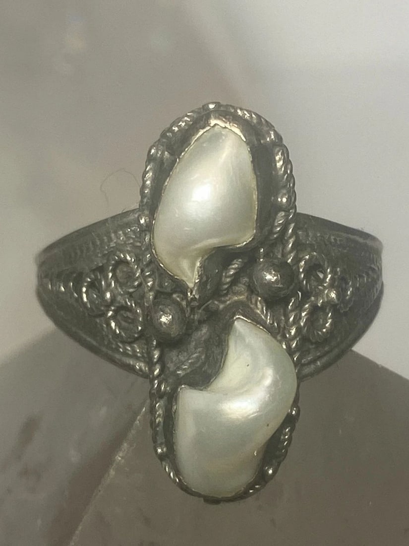 PEARL RING DETAILED DESIGN ON BAND BOHO STERLING SILVER WOMEN GIRLS: PEARL RING DETAILED DESIGN ON BAND BOHO STERLING SILVER WOMEN GIRLS Pearl ring detailed design on band boho sterling silver women girls Size 10 Weight 5.3g Length. 7/8" Width 3/8" Thinnest part 1/8"