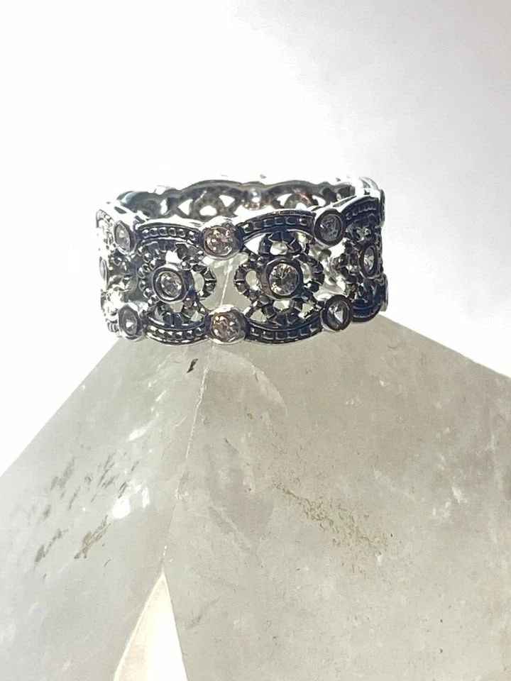 CRYSTAL RING SIZE 6.50 COCKTAIL BAND STERLING SILVER WOMEN GIRLS: CRYSTAL RING SIZE 6.50 COCKTAIL BAND STERLING SILVER WOMEN GIRLS Crystal ring cocktail band sterling silver women girls Size 6.50 Weight 4.8g Band Width 3/8"
