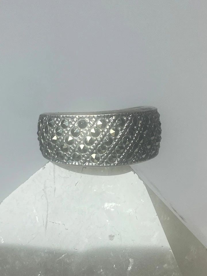 MARCASITE RING JUDITH JACK WIDE BAND STERLING SILVER WOMEN: MARCASITE RING JUDITH JACK WIDE BAND STERLING SILVER WOMEN Marcasite ring Judith Jack wide band sterling silver women Size 6.75 Weight 8g Widest part 3/8" Thinnest part of band 3/16"