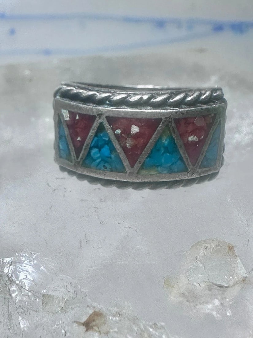ZUNI RING WEDDING BAND STERLING SILVER TURQUOISE CORAL CHIPS SIZE 9 MEN WOMEN: ZUNI RING WEDDING BAND STERLING SILVER TURQUOISE CORAL CHIPS SIZE 9 MEN WOMEN Zuni ring wedding band sterling silver Turquoise Coral chips size 9 men women Size 9 Weight 9.6g Width 1/2" Thinnest part 
