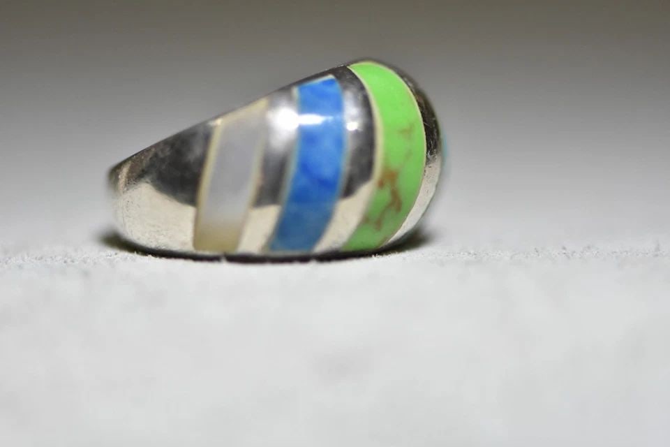 TURQUOISE RING MOP DOME BUBBLE BAND STERLING SILVER WOMEN GIRLS: TURQUOISE RING MOP DOME BUBBLE BAND STERLING SILVER WOMEN GIRLS Turquoise ring MOP dome bubble band sterling silver women girls Size 6.25 Weight. 6.6g Length 1 /2" Width. 5/8" Thinnest part of the rin