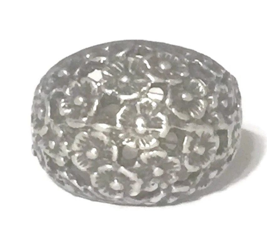 VINTAGE FLOWER DOME BAND STERLING SILVER RING SIZE 5.75 (1 of 2)