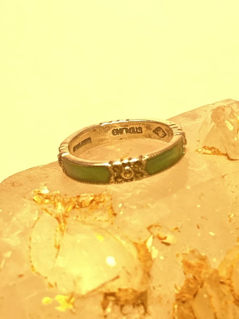 JUDITH JACK RING SIZE 6.75 GREEN BAND MARCASITES ART DECO STACKER STERLING SILV: JUDITH JACK RING SIZE 6.75 GREEN BAND MARCASITES ART DECO STACKER STERLING SILV Judith Jack ring green band marcasites art deco stacker sterling silver women girls Size 6.75 Between a size 6.75 and a 