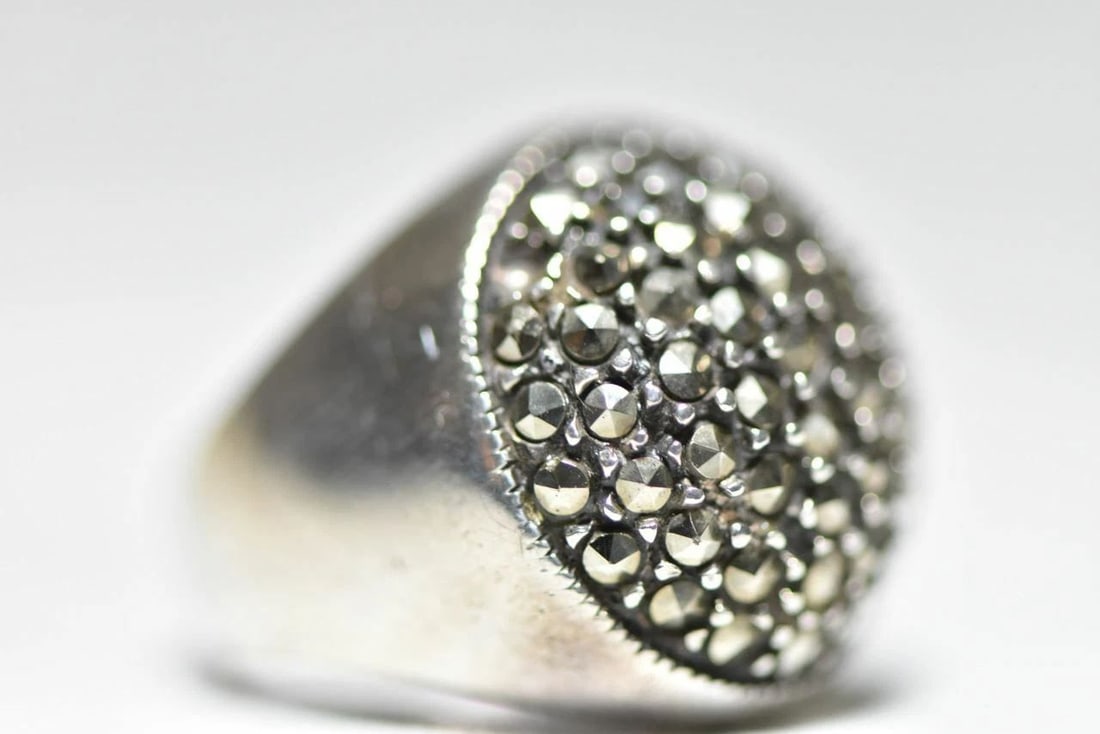 DOME MARCASITE RING ART DECO BOHO INFLUENCES WOMEN SIZE 5.75: DOME MARCASITE RING ART DECO BOHO INFLUENCES WOMEN SIZE 5.75 Dome Marcasite ring Art Deco Boho influences women Size 5.75 Weight 8.6g Widest Part of the band 3/4" Thinnest Part of the band 1/4"