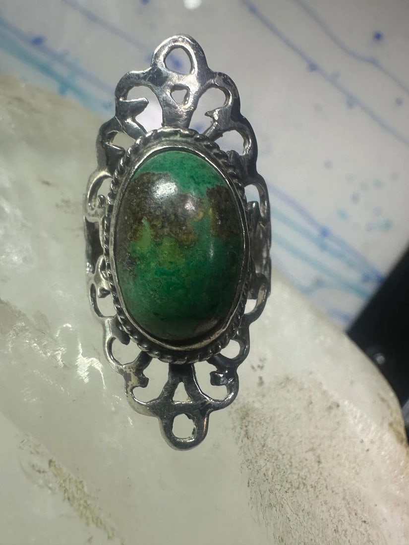 TURQUOISE RING BOHO SIZE 5.25 STERLING SILVER GIRLS WOMEN: TURQUOISE RING BOHO SIZE 5.25 STERLING SILVER GIRLS WOMEN Turquoise Ring Boho size 5.25 sterling silver girls women Size 5.25 Weight 6.6g Length. 1 3/8" Width 3/8" Thinnest part of band 3/16"