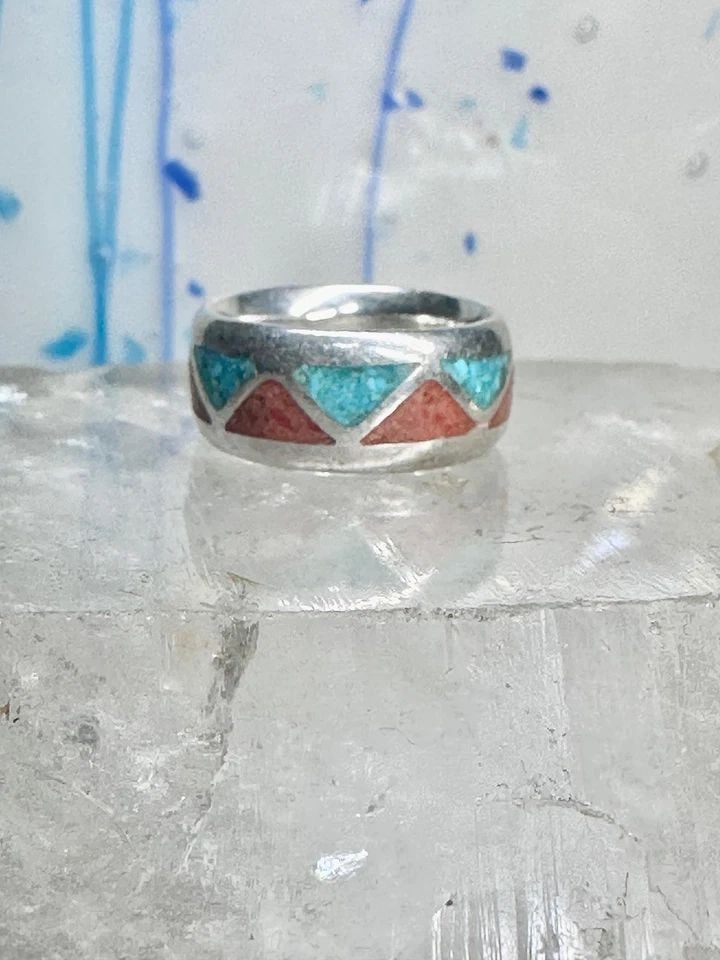 ZUNI WEDDING RING TURQUOISE CHIPS CORAL BAND SIZE 4.50 PINKY STERLING SILVER WO: ZUNI WEDDING RING TURQUOISE CHIPS CORAL BAND SIZE 4.50 PINKY STERLING SILVER WO Zuni Wedding ring turquoise chips coral band size 4.50 pinky sterling silver women Size 4.50 Weight 5g Width 5/16"