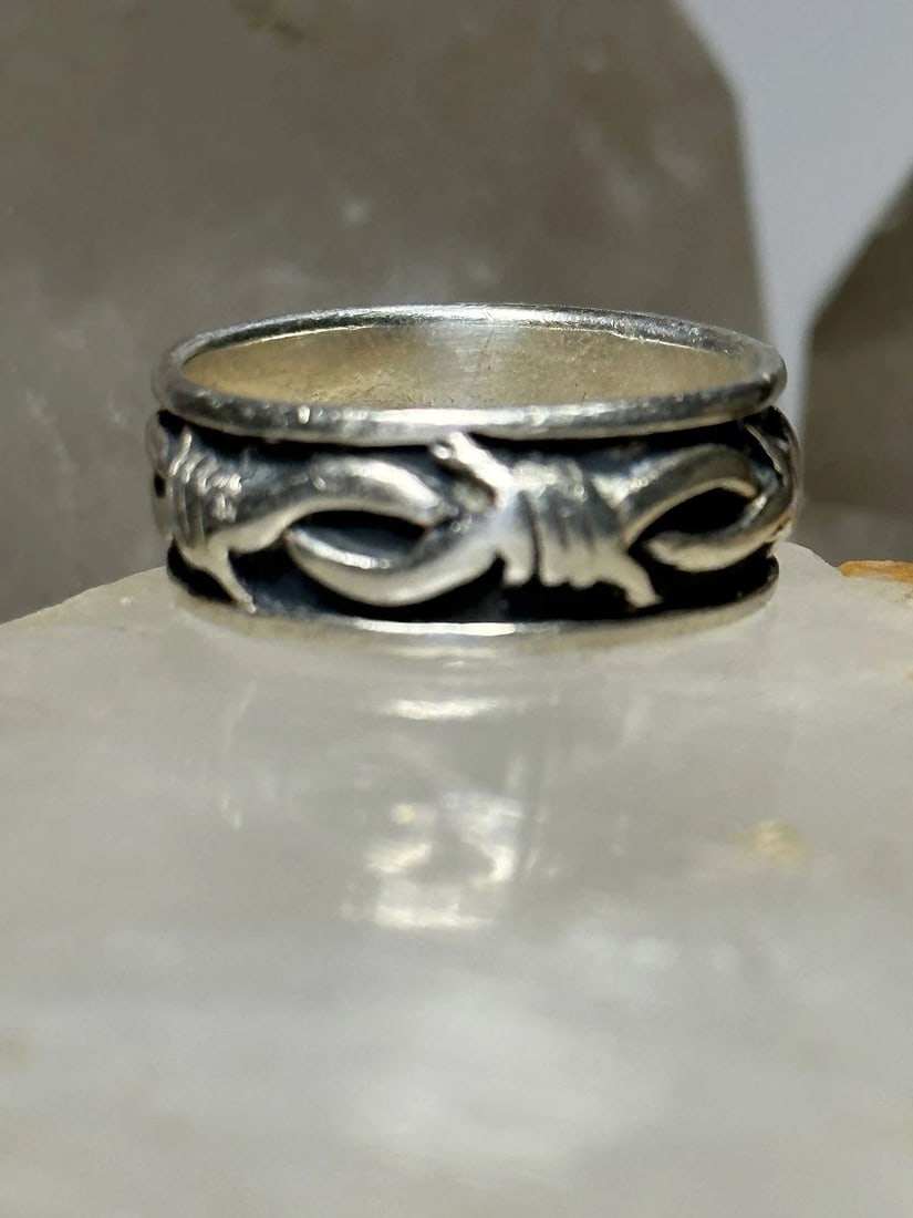 BARBED WIRE RING BIKER BAND SIZE 8.75 STERLING SILVER WOMEN MEN: BARBED WIRE RING BIKER BAND SIZE 8.75 STERLING SILVER WOMEN MEN Barbed Wire ring biker band size 8.75 sterling silver women men Size 8.75 Between a size 8.75 and a size 9 Weight 6.6g Width 5/16"