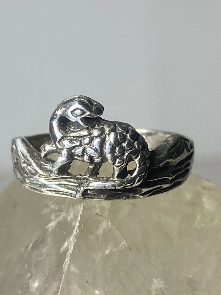 DINOSAUR RING DINOSAUR BAND STERLING SILVER WOMEN GIRL: DINOSAUR RING DINOSAUR BAND STERLING SILVER WOMEN GIRL Dinosaur ring Dinosaur band sterling silver women girl Size 7.50 Between a size 7.50 and a size 7.75 Weight 3.1g Widest part 1/2" Thinnest part 1