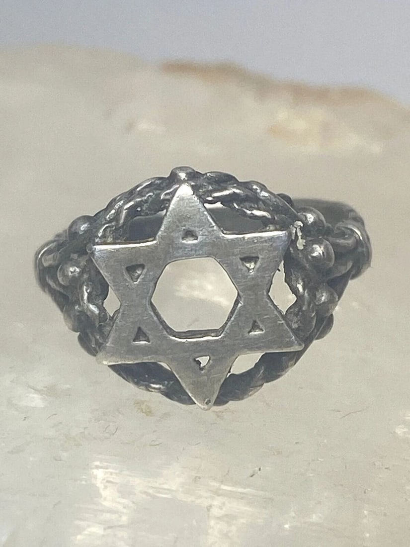 STAR OF DAVID RING RELIGIOUS JUDAICA BAND STERLING SILVER WOMEN GIRLS: STAR OF DAVID RING RELIGIOUS JUDAICA BAND STERLING SILVER WOMEN GIRLS Star of David ring religious Judaica band sterling silver women girls Size 6 Weight 2.9g Length 1/2" Width 1/2" Thinnest part of b