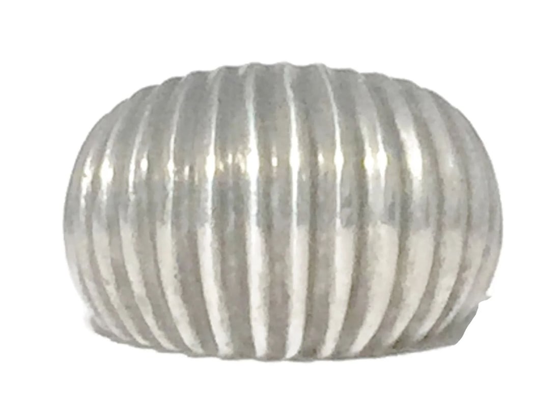 VINTAGE CHUNKY BULKY DOME SOUTHWEST RING BAND GIRL WOMEN SIZE 6.25: VINTAGE CHUNKY BULKY DOME SOUTHWEST RING BAND GIRL WOMEN SIZE 6.25 Vintage Dome BoHo Ring Band Wonderful Vertical Lines Size 6.25 Weight 8.3g Widest Part of Band 5/8" Thinnest Part of Band 1/4" Free P