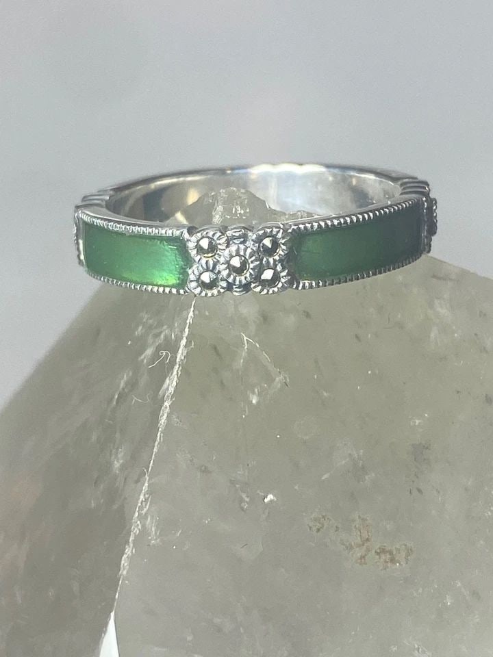 JUDITH JACK RING SIZE 8 STACKER GREEN BAND MARCASITES STERLING SILVER: JUDITH JACK RING SIZE 8 STACKER GREEN BAND MARCASITES STERLING SILVER Judith Jack ring size 8 stacker green band marcasites sterling silver I leave the rings unpolished until I sell .. If the buyer wa