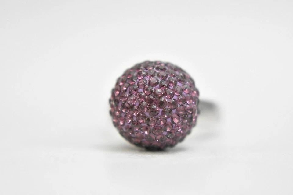 PURPLE DISCO RING BALL STERLING SILVER WOMEN SIZE 6.75: PURPLE DISCO RING BALL STERLING SILVER WOMEN SIZE 6.75 Purple Disco ring Ball Sterling Silver Women Size 6.75 Weight 4.5g Front length of the ring 1/2" Thinnest part band 1/8"