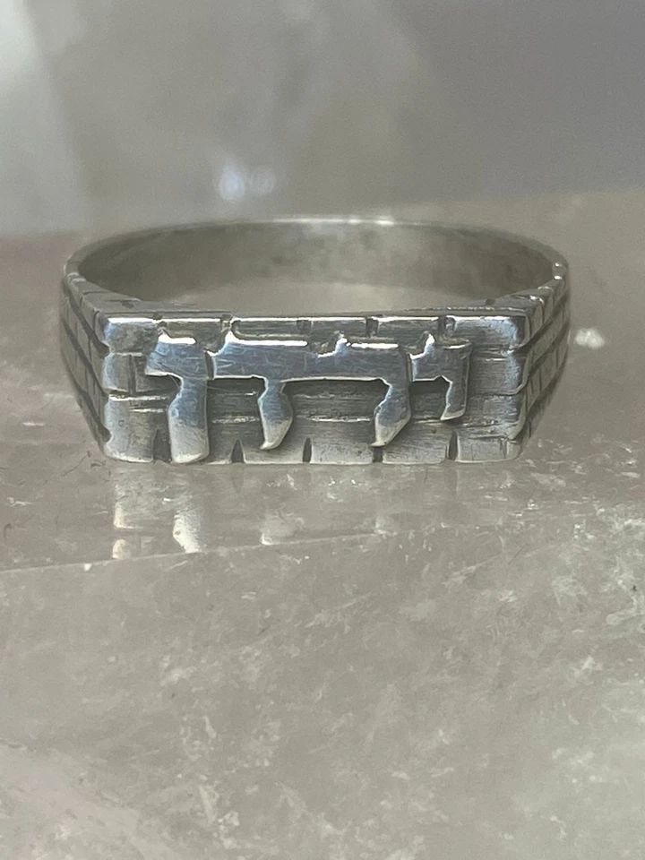 HEBREW RING WORDS BAND RELIGIOUS STERLING SILVER WOMEN GIRLS: HEBREW RING WORDS BAND RELIGIOUS STERLING SILVER WOMEN GIRLS Hebrew ring words band religious sterling silver women girls Size 5.75 Weight 2.6g Widest part 3/16 Thinnest part 1/8"