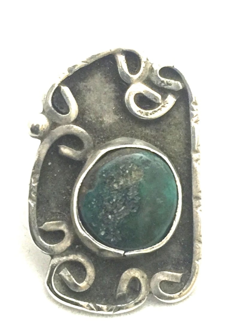 VINTAGE STERLING SILVER SOUTHWEST RING TURQUOISE SIZE 4.5: VINTAGE STERLING SILVER SOUTHWEST RING TURQUOISE SIZE 4.5 Vintage Sterling Silver Native American Navajo Ring Turquoise Size 4.5 Free First Class shipping and postal insurance is included. If you want
