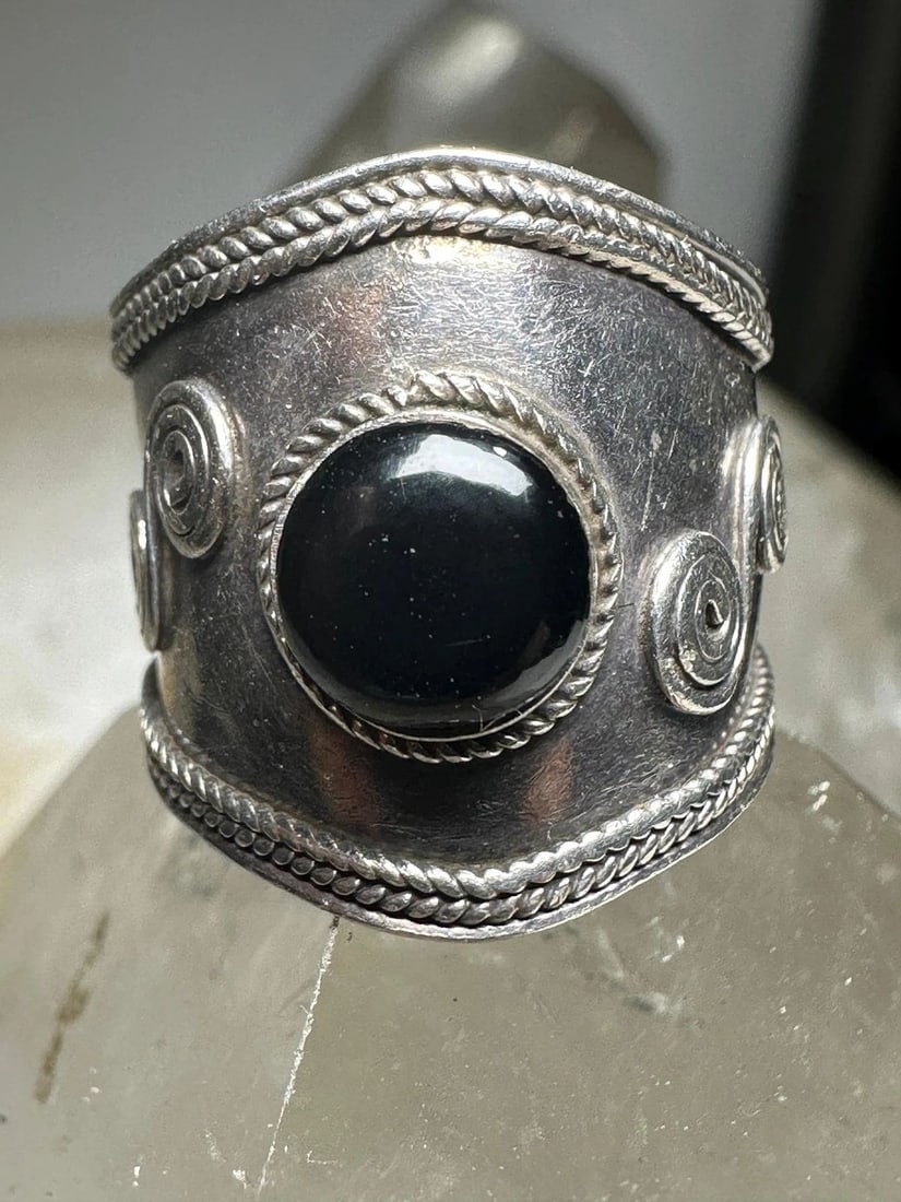 CIGAR BAND RING ONYX BOHO SIZE 6.75 STERLING SILVER WOMEN: CIGAR BAND RING ONYX BOHO SIZE 6.75 STERLING SILVER WOMEN Cigar band ring onyx boho size 6.75 sterling silver women AS IS - some small minor dents - band is slightly out of round wearable as is Size 6