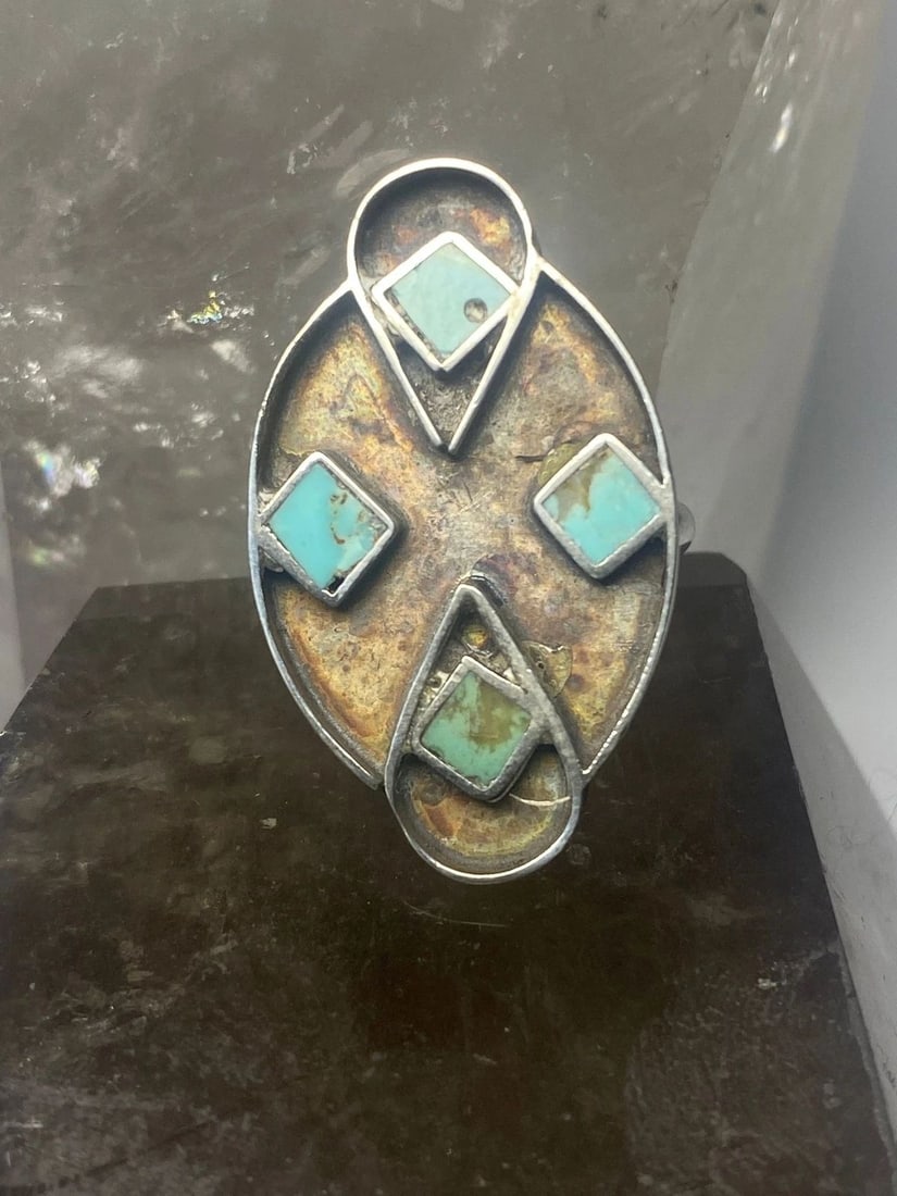 LONG RING TURQUOISE SIZE 6.50 SOUTHWEST STERLING SILVER WOMEN GIRLS V: LONG RING TURQUOISE SIZE 6.50 SOUTHWEST STERLING SILVER WOMEN GIRLS V Long ring turquoise southwest sterling silver women girls v Size 6.50 Weight 4.5g Length 1. 1/4" Width 5/8" Thinnest part of band 