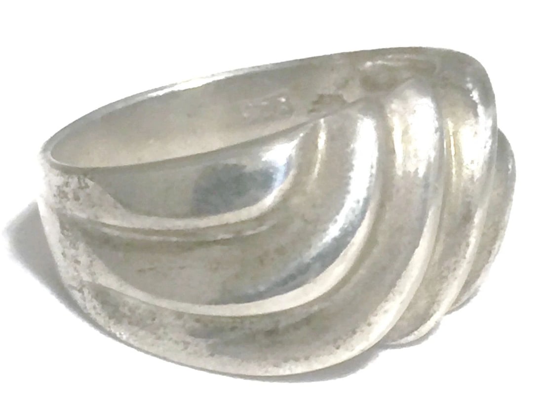 VINTAGE WAVE CIGAR BAND STERLING SILVER RING BOHO THUMB BAND SIZE 10 8.5G: VINTAGE WAVE CIGAR BAND STERLING SILVER RING BOHO THUMB BAND SIZE 10 8.5G Vintage Chunky Wave Band Sterling Silver Ring or Thumb Band Size 10 Weight 8.5g Widest Part of Band 1/2" Thinnest Part of Band