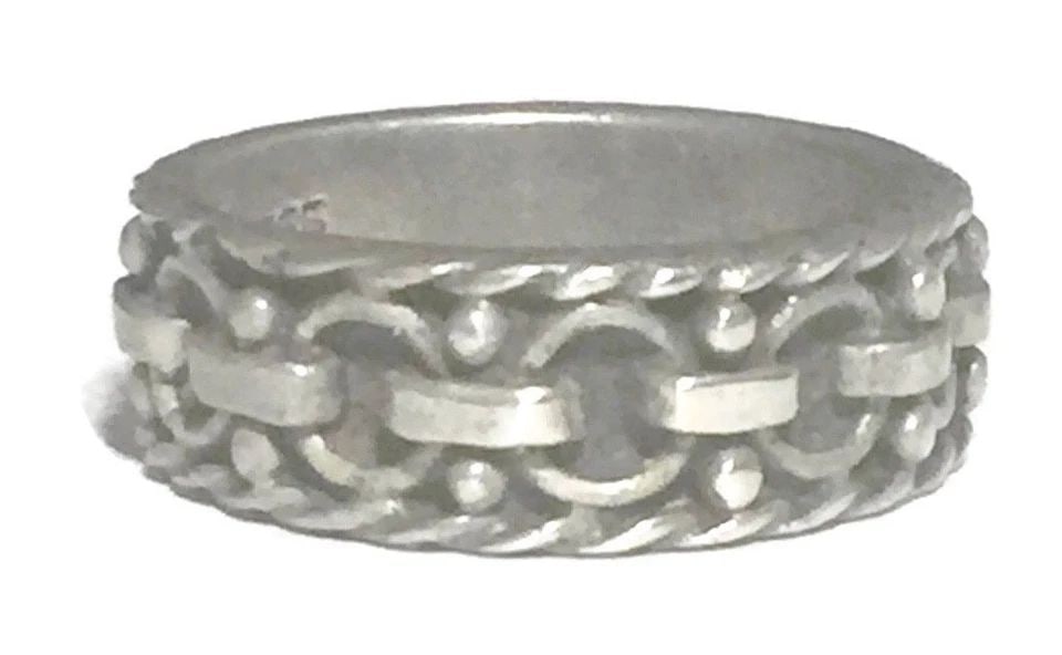 VINTAGE CHAIN BAND STERLING SILVER SOUTHWEST RING BOHO SIZE 4.25 WOMEN BIKER: VINTAGE CHAIN BAND STERLING SILVER SOUTHWEST RING BOHO SIZE 4.25 WOMEN BIKER Vintage Chain Link Design Sterling Silver Southwest Ring or Band Women or Men Between a Size 4.25 and a Size 4.50 Weight 5.