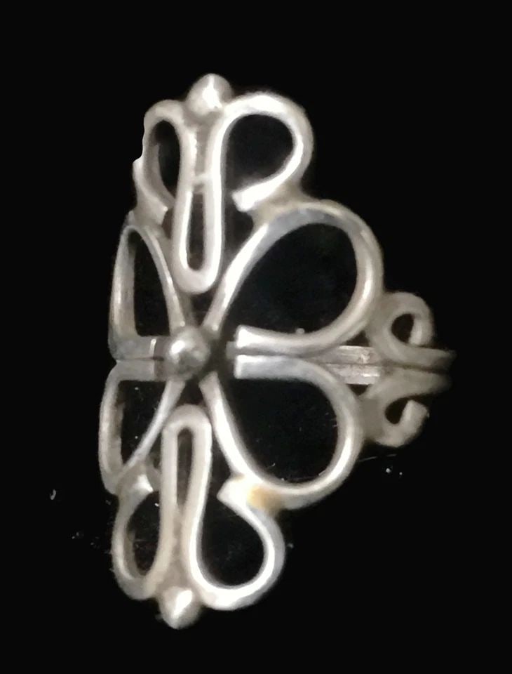 VINTAGE LACEWORK FILIGRE STERLING SILVER RING SOUTHWEST PINKY BAND SIZE 5 MEXICO: VINTAGE LACEWORK FILIGRE STERLING SILVER RING SOUTHWEST PINKY BAND SIZE 5 MEXICO Vintage Flower Like Lacework Sterling Silver Ring Pinky Small Adult Girls Ring Size 5 Weight 1.9g Widest Part of Band