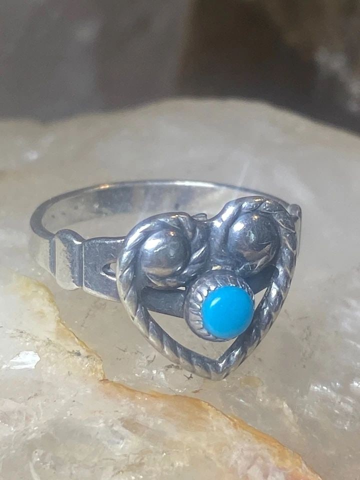 TURQUOISE RING SIZE 5.75 BELL TRADING HEART SOUTHWEST BAND STERLING SILVER WOMEN: TURQUOISE RING SIZE 5.75 BELL TRADING HEART SOUTHWEST BAND STERLING SILVER WOMEN Turquoise ring Bell Trading Heart band sterling silver women girls Size 5.75 Weight 2.3g Length. 1/2" Width 1/2" Thinne