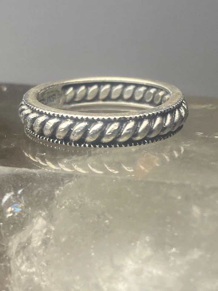 JUDITH JACK RING STACKER TWISTED ROPE BAND STERLING SILVER WOMEN GIRLS: JUDITH JACK RING STACKER TWISTED ROPE BAND STERLING SILVER WOMEN GIRLS Judith Jack ring stacker twisted rope band sterling silver women girls Size 6 Weight 3.7g Band Width 1/8"